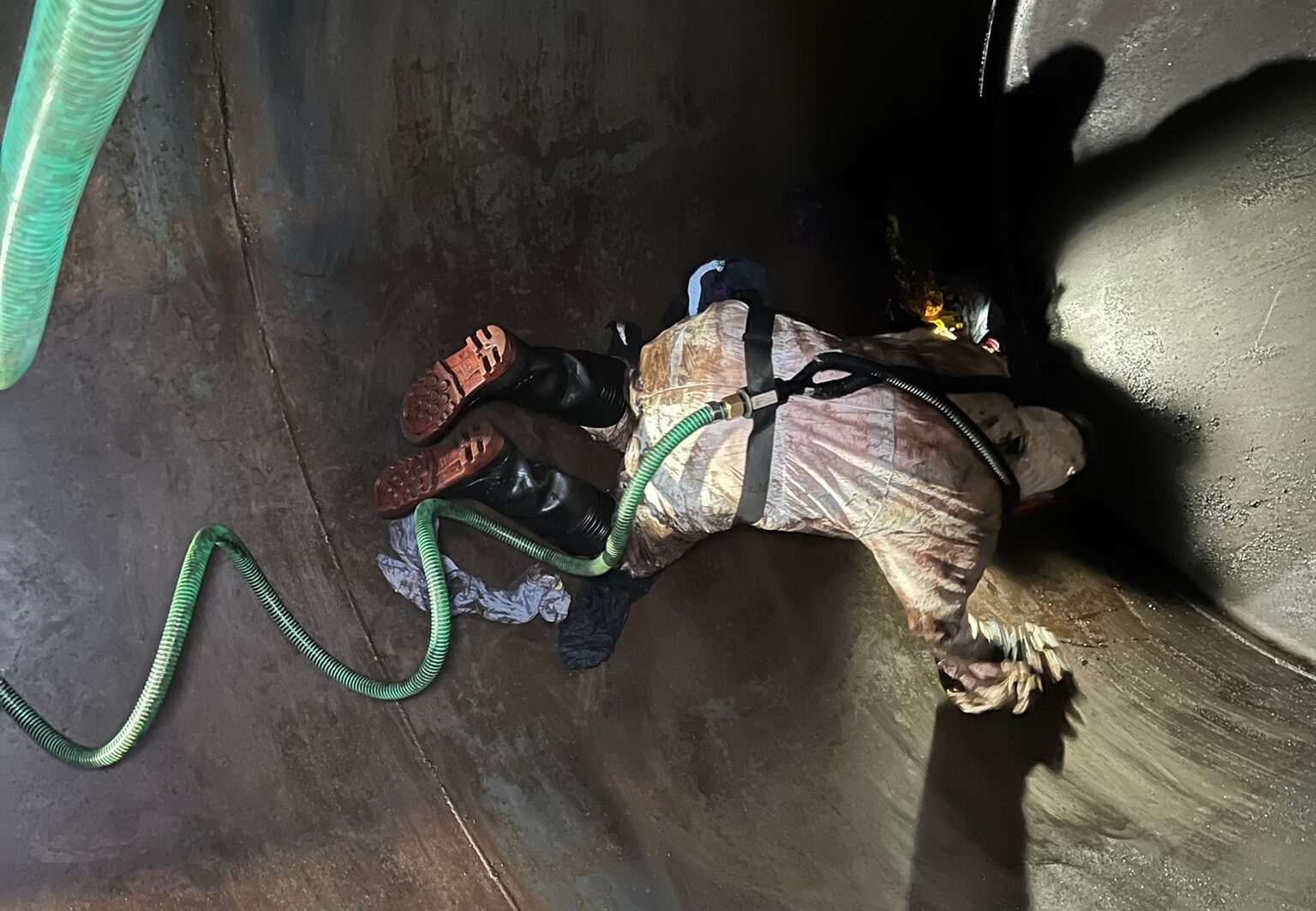 Tameside Hospital fuel tank being cleaned